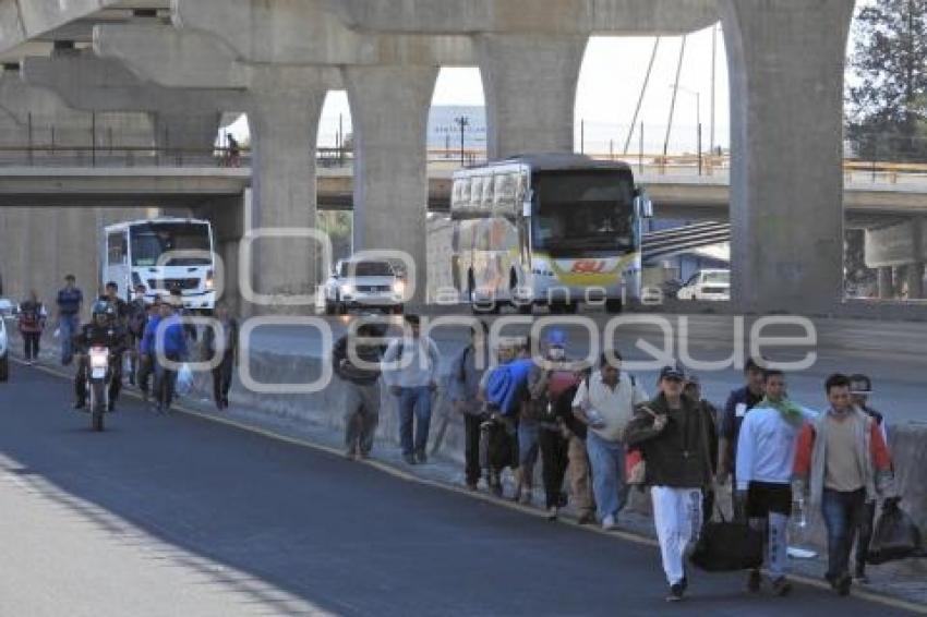 CARAVANA MIGRANTE . AUTOPISTA