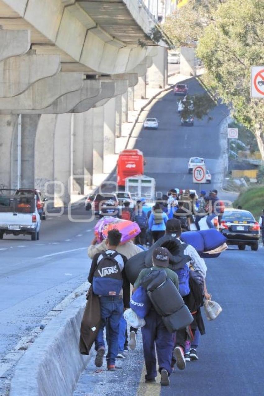 CARAVANA MIGRANTE . AUTOPISTA