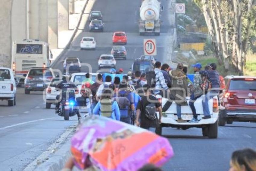 CARAVANA MIGRANTE . AUTOPISTA