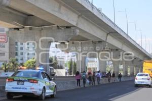 CARAVANA MIGRANTE . AUTOPISTA