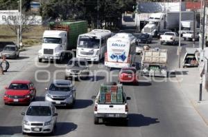 TRAFICO . CARRETERA FEDERAL A TEHUACAN