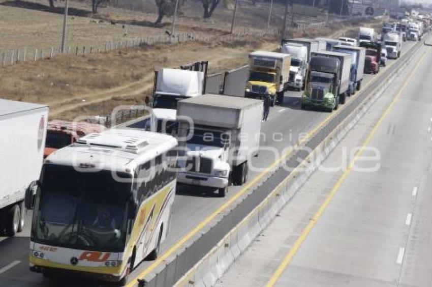 TRÁFICO . AUTOPISTA PUEBLA - ORIZABA