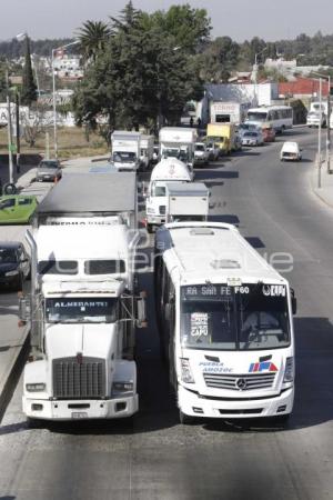 TRAFICO . CARRETERA FEDERAL A TEHUACAN