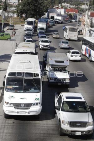 TRAFICO . CARRETERA FEDERAL A TEHUACAN