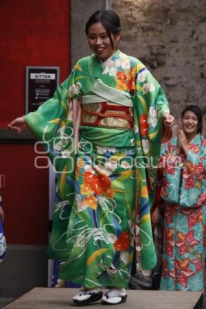 DESFILE DE KIMONOS