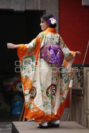 DESFILE DE KIMONOS