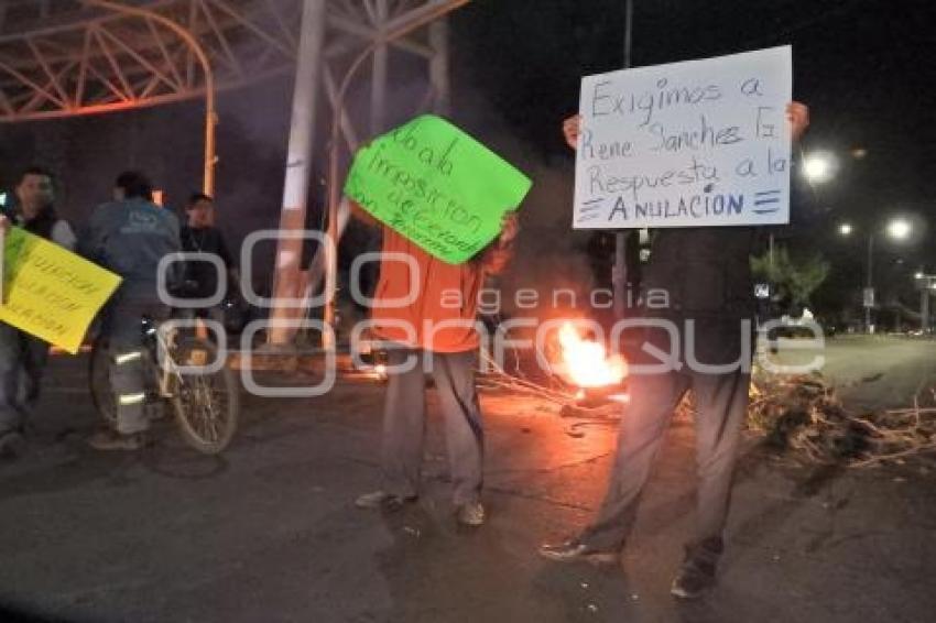 BLOQUEO . BULEVAR HERMANOS SERDAN