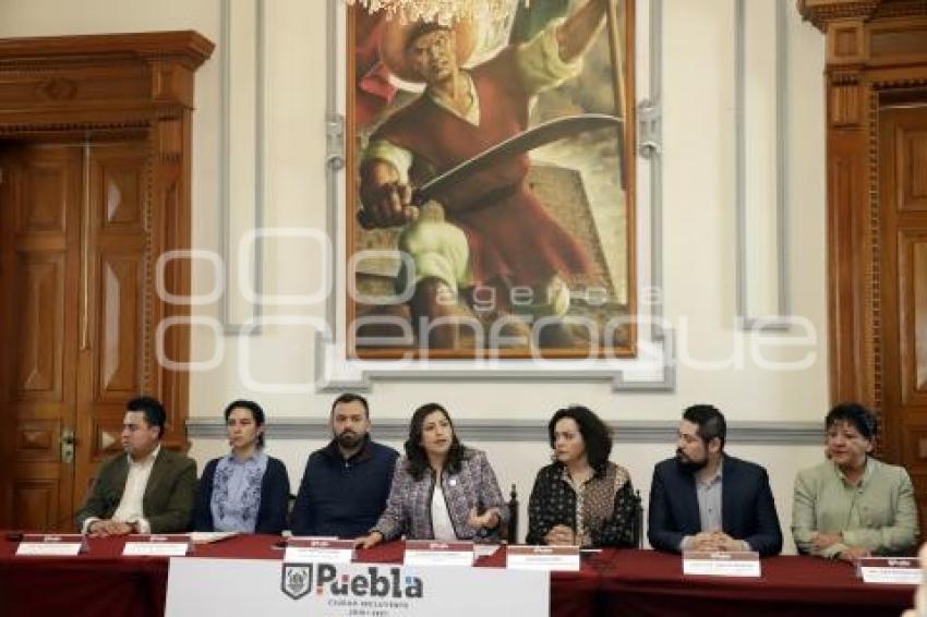 CLAUDIA RIVERA . COMISIÓN PLEBISCITARIA