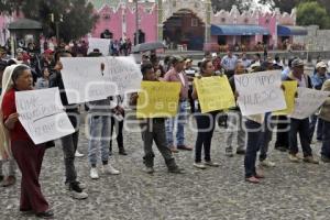 MANIFESTACIÓN . CASA AGUAYO