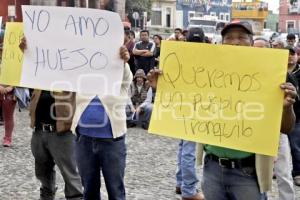 MANIFESTACIÓN . CASA AGUAYO