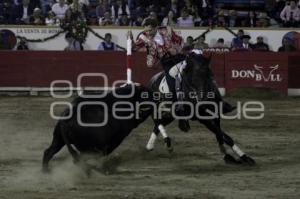 TOROS . PABLO HERMOSO DE MENDOZA