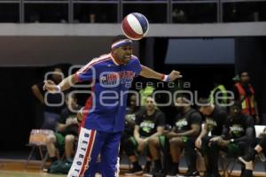 THE HARLEM GLOBETROTTERS