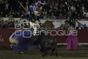 TOROS . ARTURO SALDIVAR