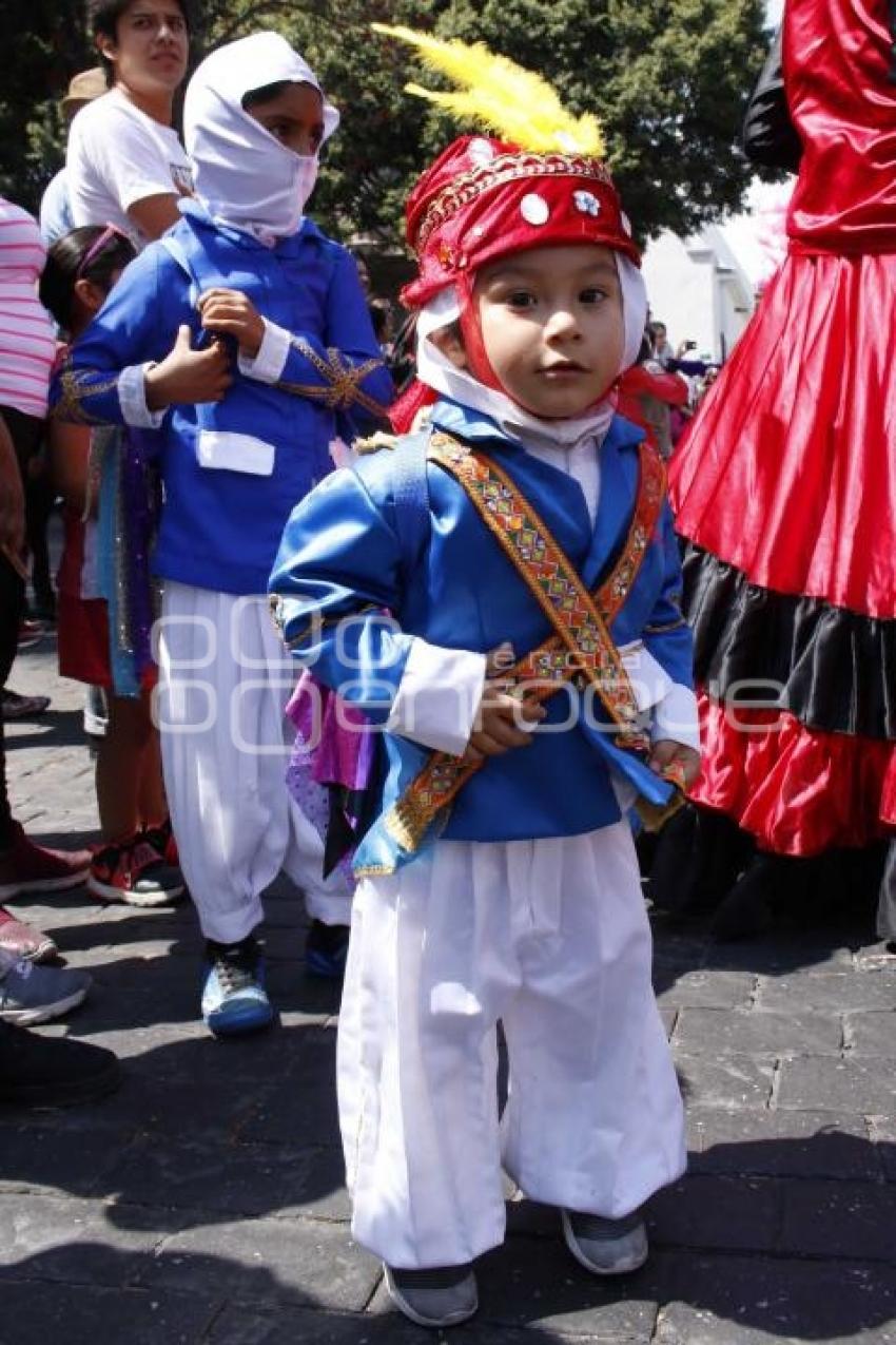 DESFILE DE HUEHUES