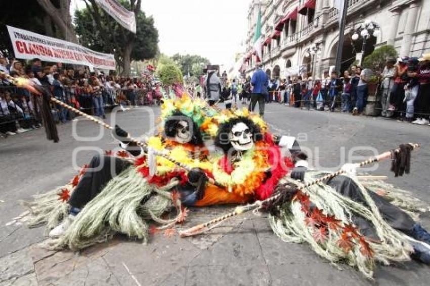 DESFILE DE HUEHUES