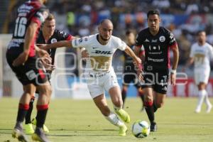 FÚTBOL . LOBOS BUAP VS PUMAS