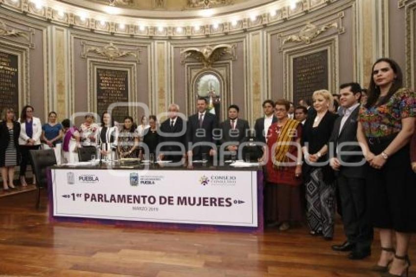 PARLAMENTO DE MUJERES