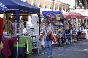 VENDEDORES FERIA DEL LIBRO