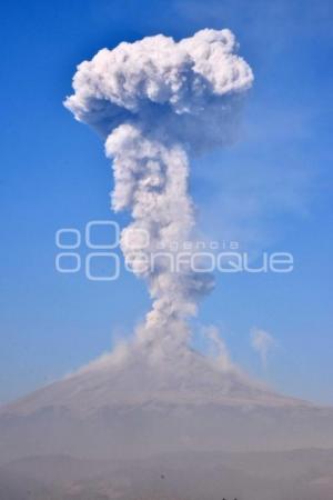 VOLCÁN POPOCATÉPETL . FUMAROLA