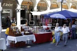 VENDEDORES FERIA DEL LIBRO