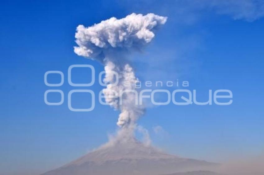 VOLCÁN POPOCATÉPETL . FUMAROLA