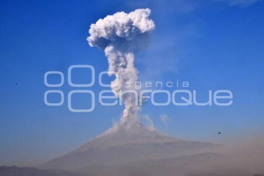 VOLCÁN POPOCATÉPETL . FUMAROLA