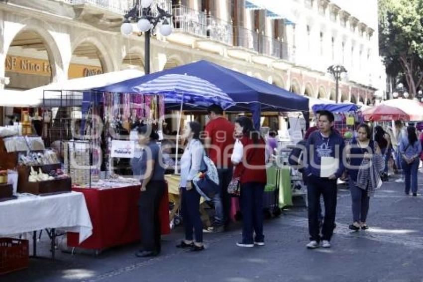 VENDEDORES FERIA DEL LIBRO