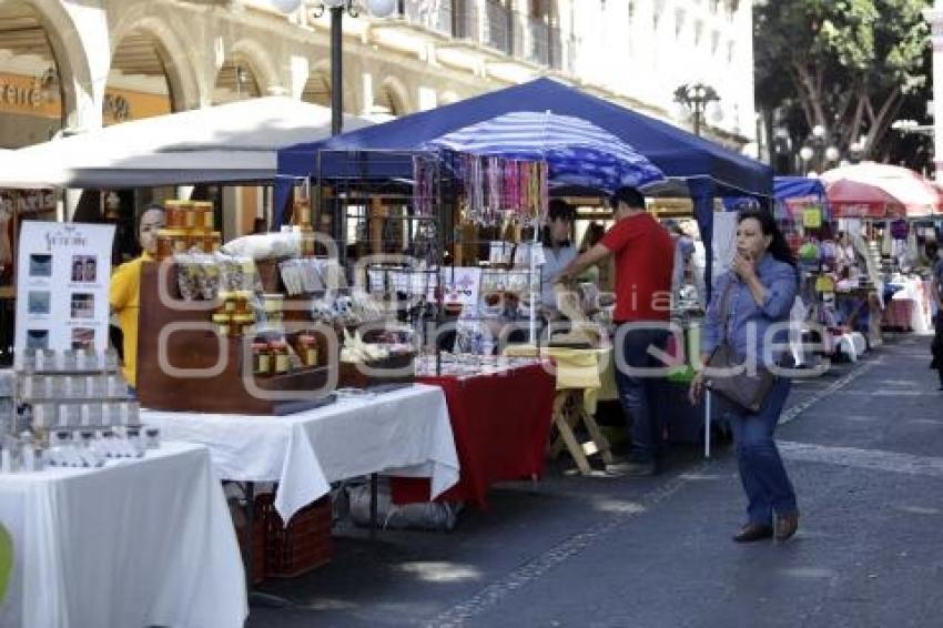 VENDEDORES FERIA DEL LIBRO