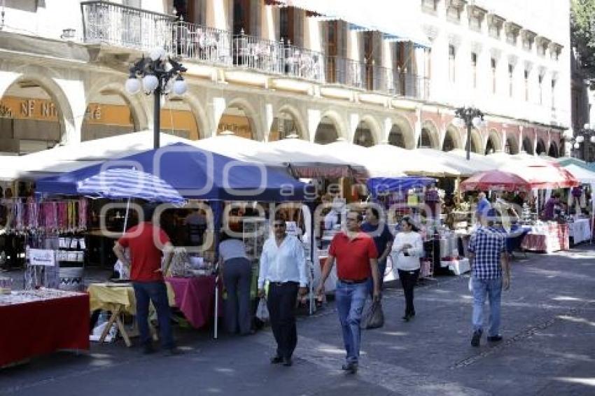 VENDEDORES FERIA DEL LIBRO