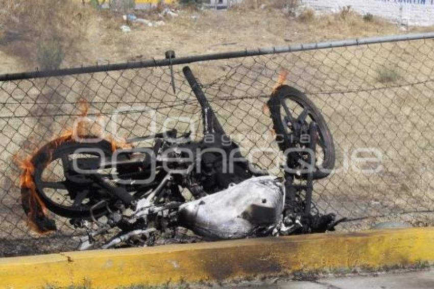 MOTOCICLETA QUEMADA . SAN MARTÍN