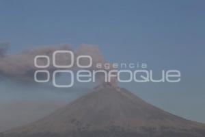 VOLCÁN POPOCATÉPETL . FUMAROLA