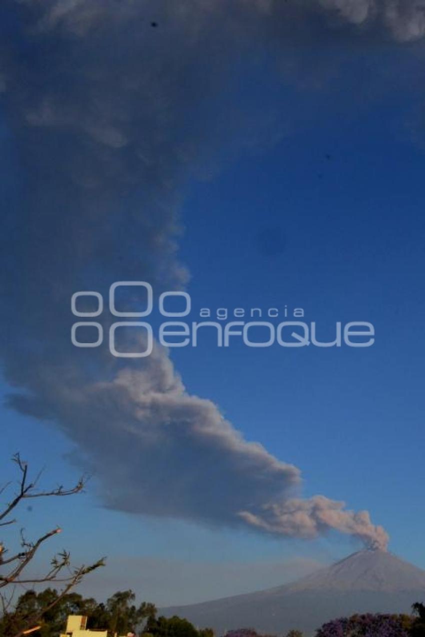 VOLCÁN POPOCATÉPETL . FUMAROLA