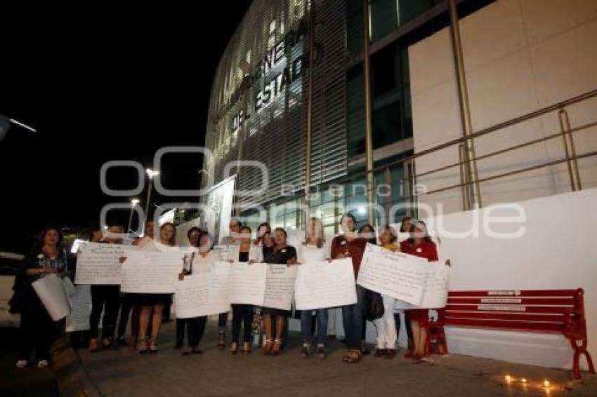 FEMINICIDIOS . BANCO ROJO