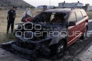 ATLIXCAYOTL . INCENDIO CAMIONETA 