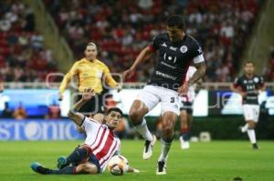 FÚTBOL . CHIVAS VS LOBOS