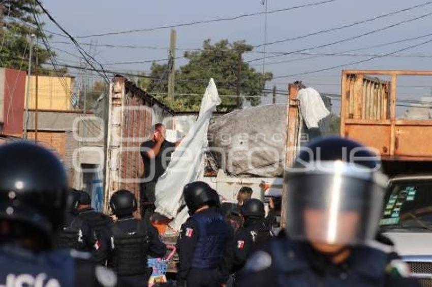 POLICÍA . DESALOJO