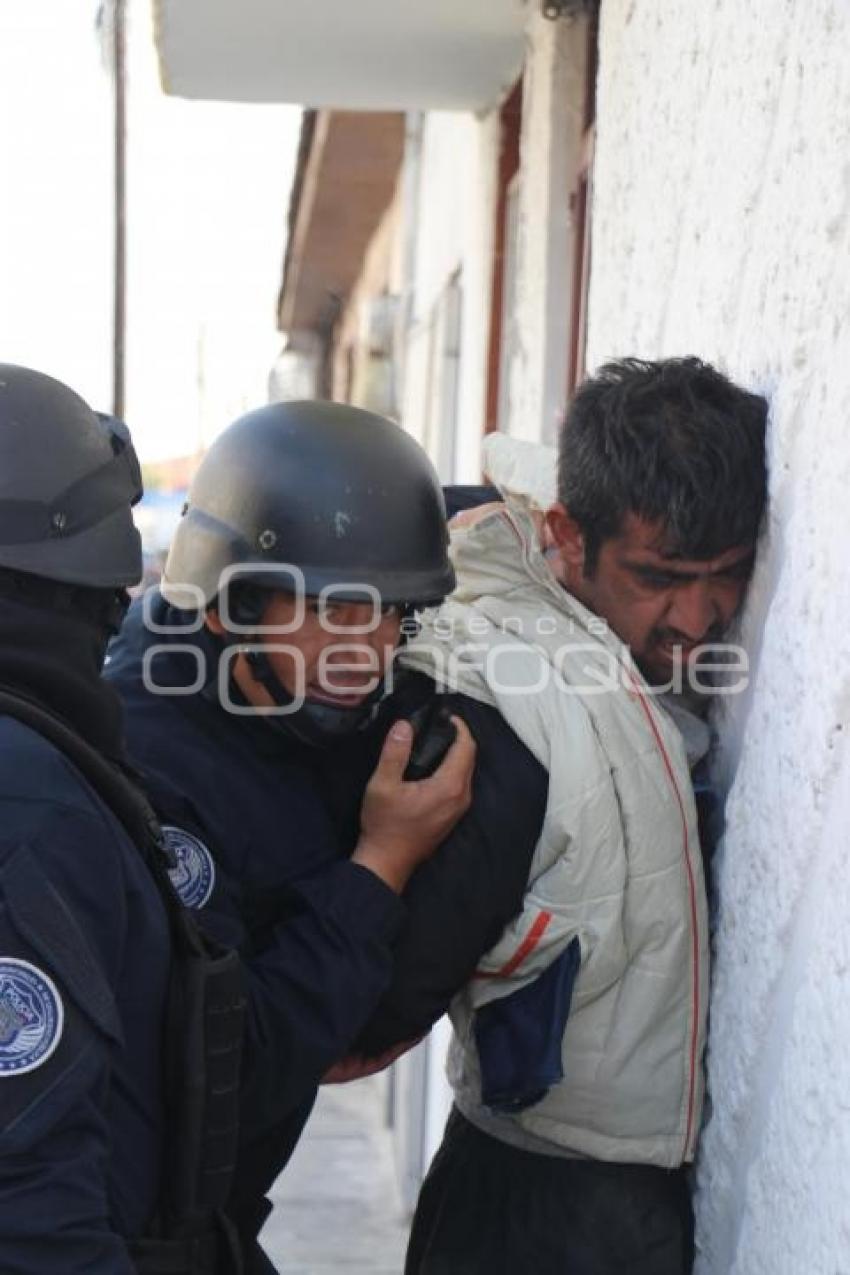 POLICÍA . DESALOJO