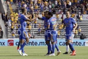 FÚTBOL . LOBOS BUAP VS TIGRES