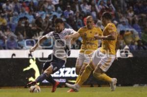 FUTBOL . CLUB PUEBLA VS TIGRES