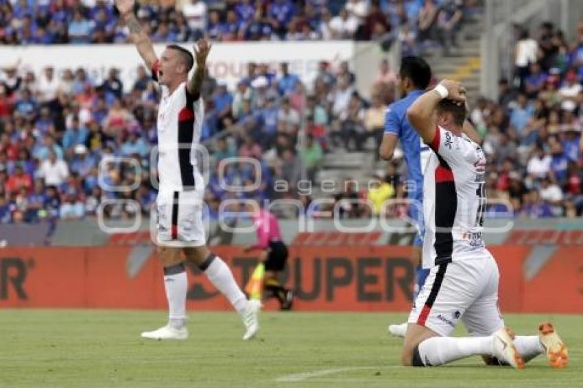 FUTBOL . LOBOS VS CRUZ AZUL