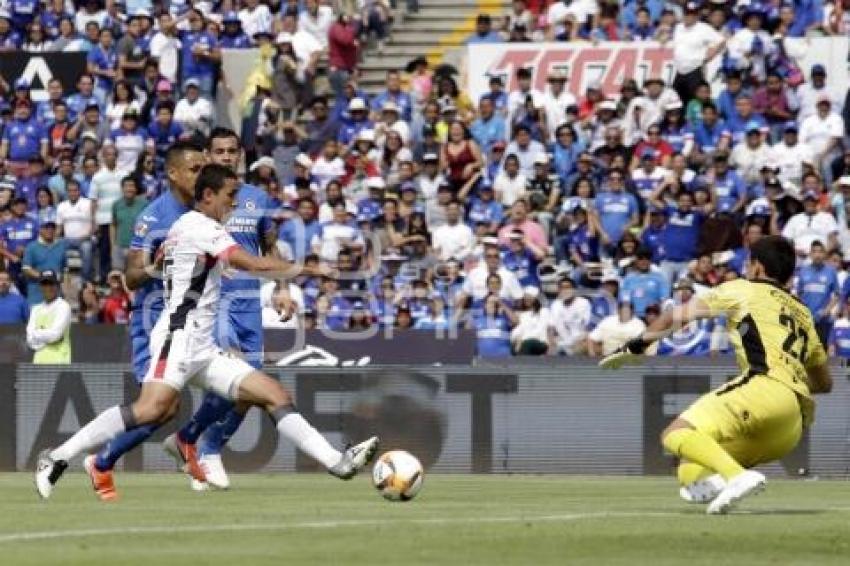 FUTBOL . LOBOS VS CRUZ AZUL