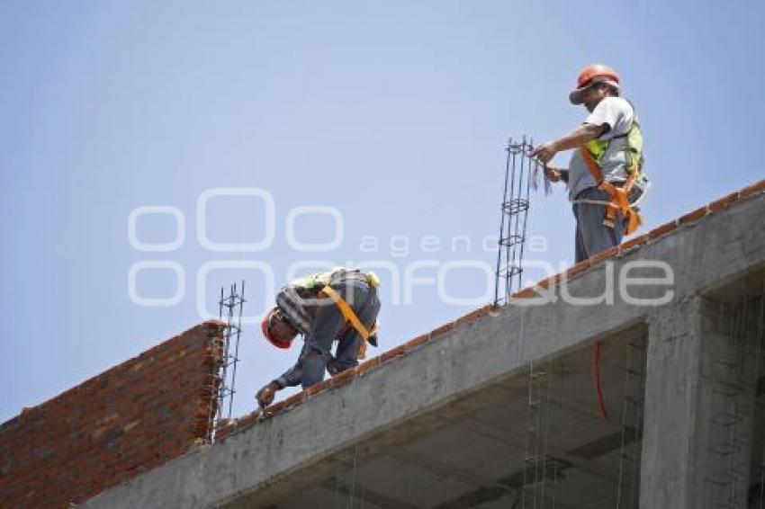 PREVIO DÍA DE LA SANTA CRUZ