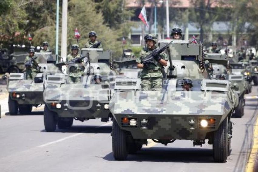 ENSAYO DESFILE 5 DE MAYO . 25 ZONA MILITAR