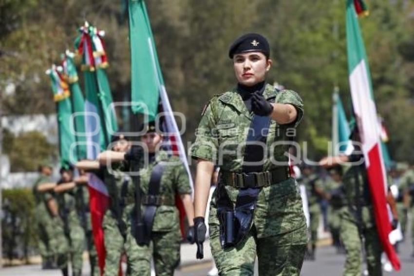 ENSAYO DESFILE 5 DE MAYO . 25 ZONA MILITAR