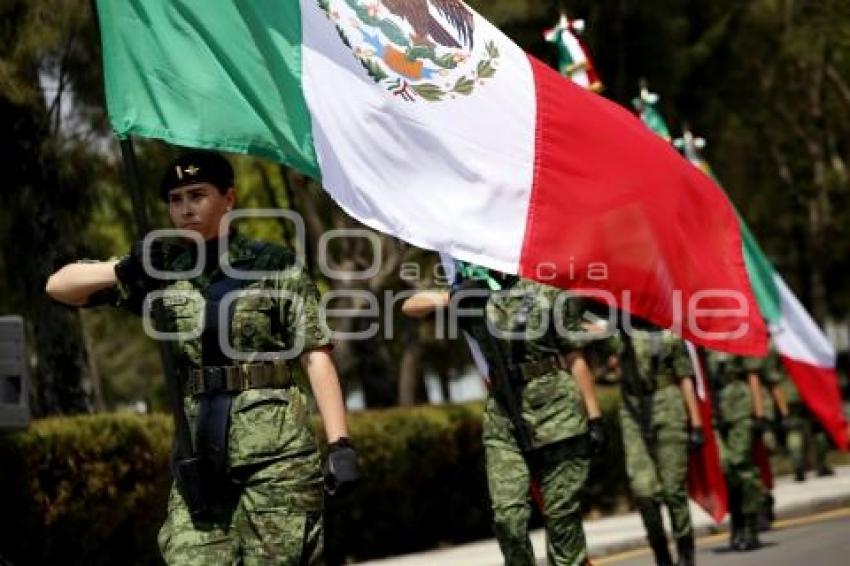 ENSAYO DESFILE 5 DE MAYO . 25 ZONA MILITAR