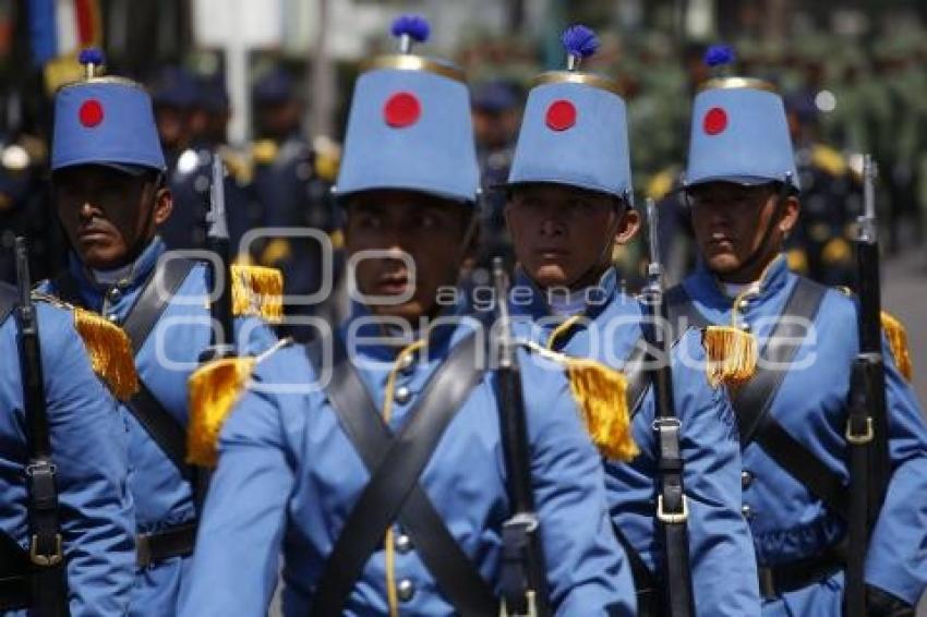 ENSAYO DESFILE 5 DE MAYO . 25 ZONA MILITAR