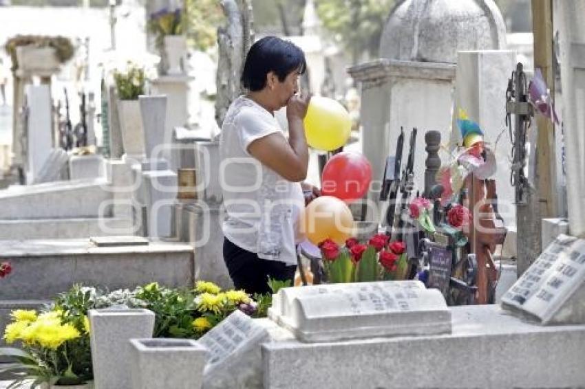 DÍA DE LA MADRE . PANTEÓN MUNICIPAL