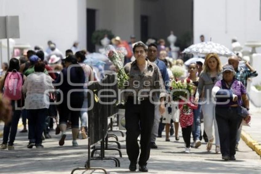 DÍA DE LA MADRE . PANTEÓN MUNICIPAL