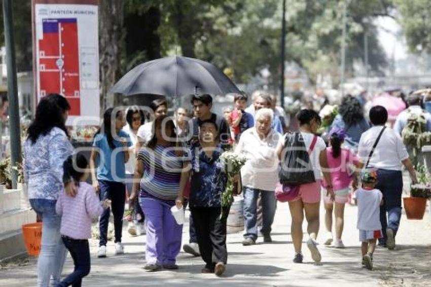 DÍA DE LA MADRE . PANTEÓN MUNICIPAL