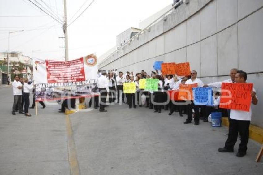 MANIFESTACIÓN . PALENQUE FERIA DE PUEBLA